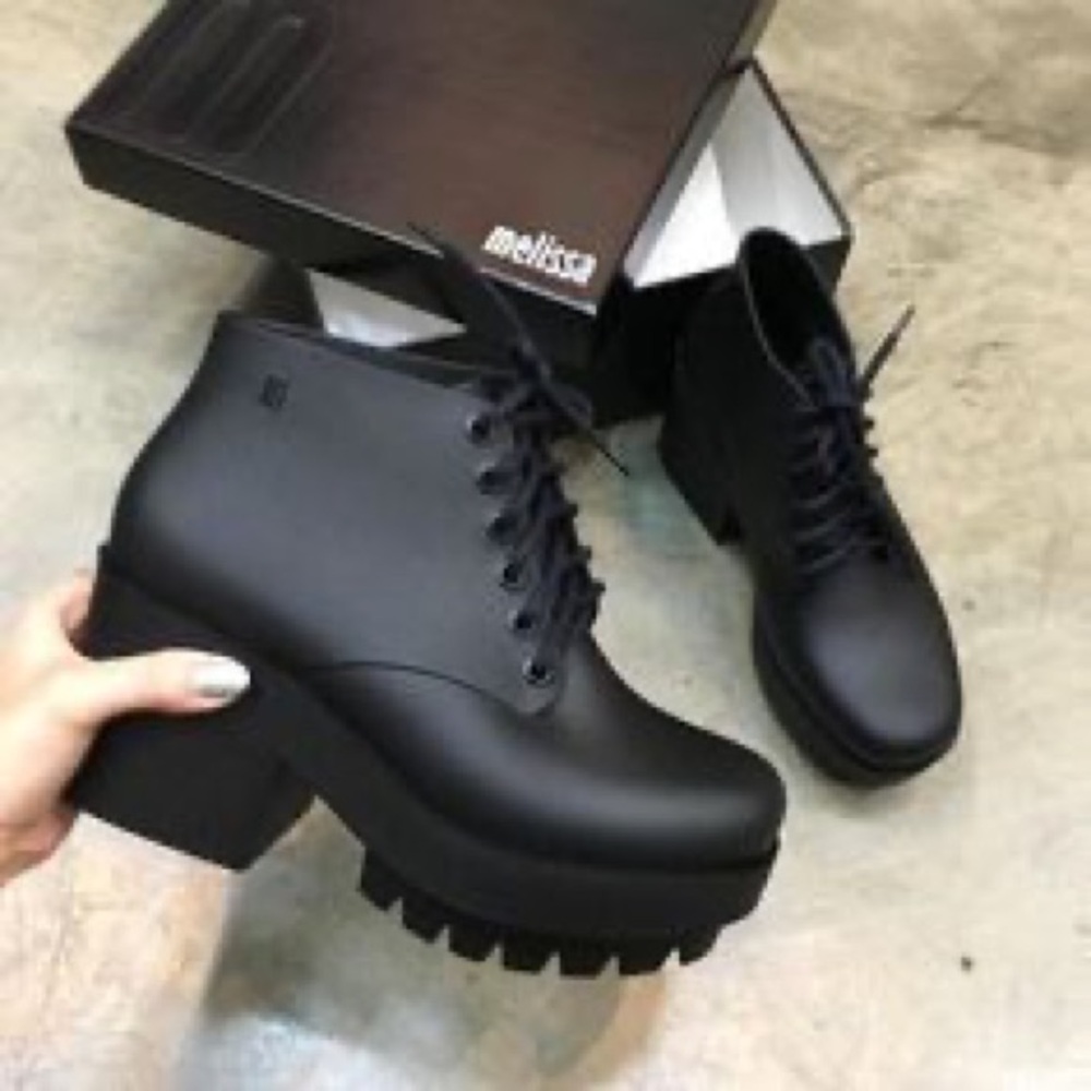 MELISSA Stellar Lace Up Ankle Boots - Black - US SIZE 7/ EURO 38